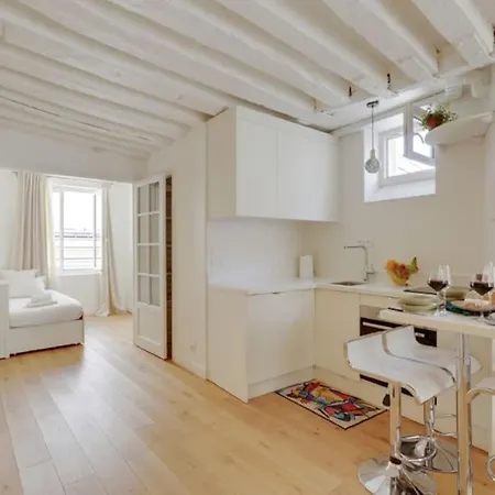 549 Saint Honore Superb In